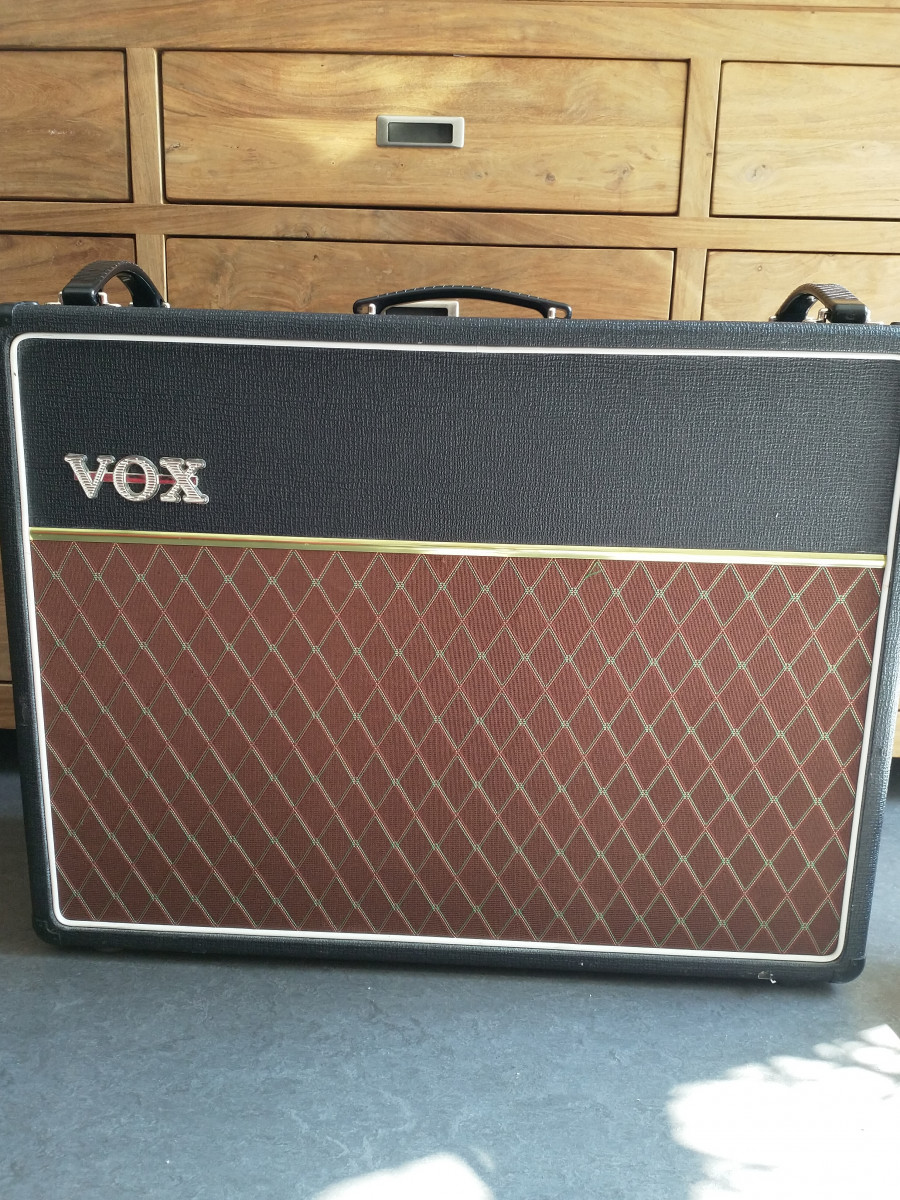vox_ac30_front.jpg